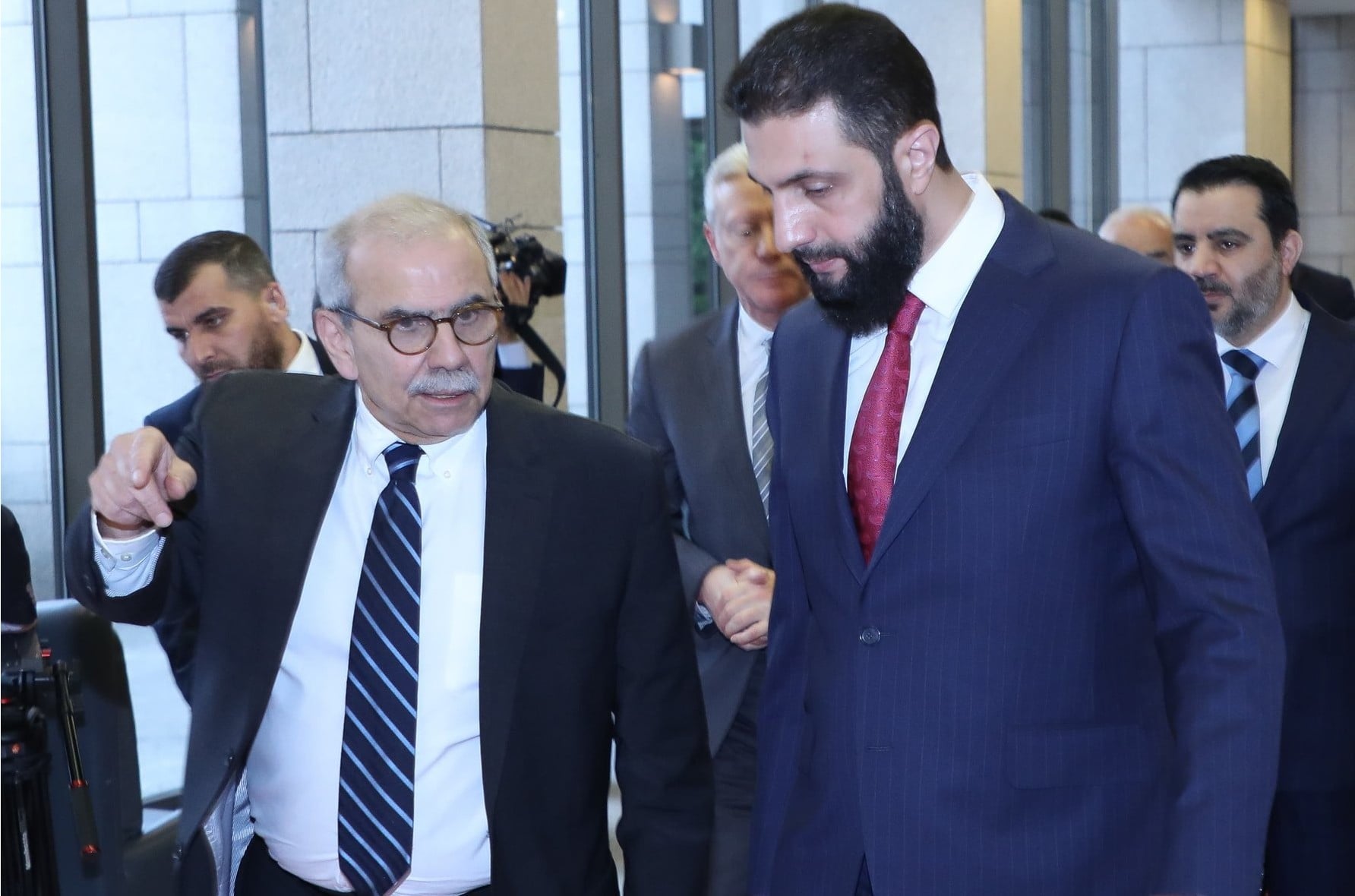 لبنان يبحث عن جدول زمني للانسحاب الإسرائيلي...وسلام الى دمشق
